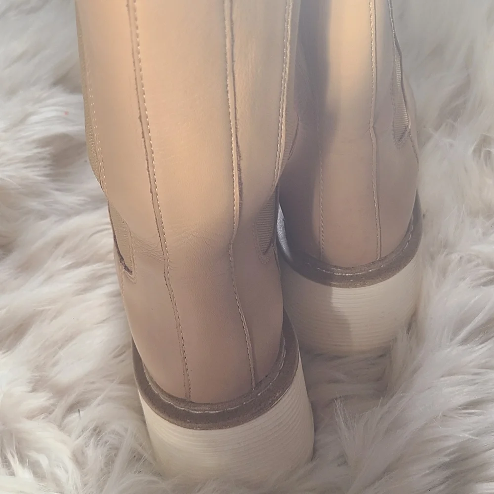 Chelsea Boot - Picture 6 of 15